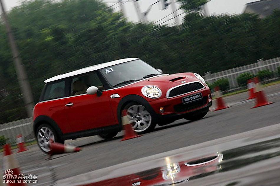 Mini Cooper S赛道绕桩