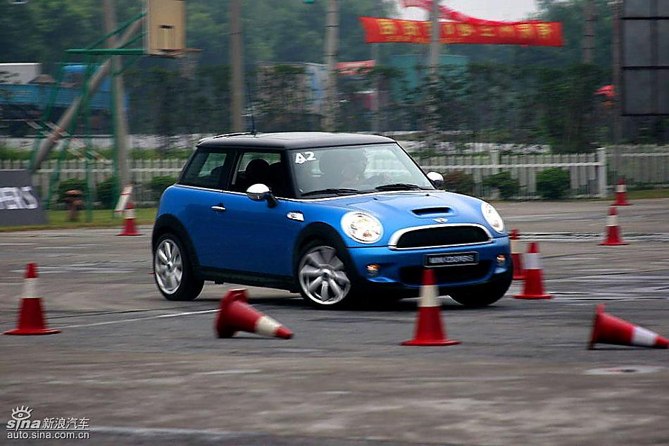 Mini Cooper S赛道绕桩