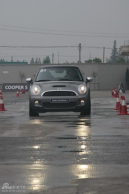 Mini Cooper S赛道绕桩