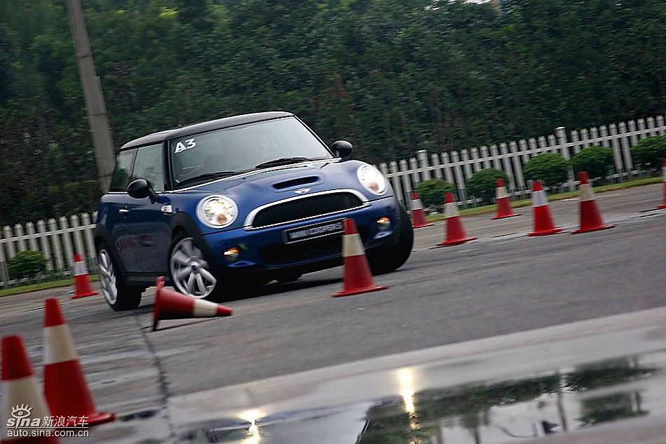 Mini Cooper S赛道绕桩