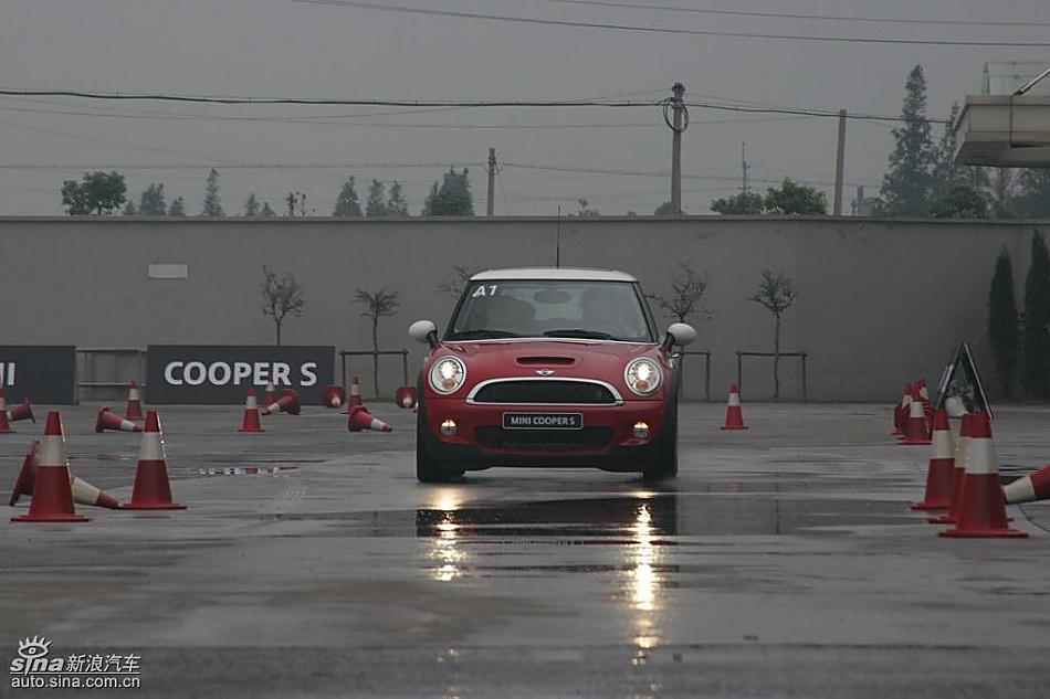 Mini Cooper S赛道绕桩