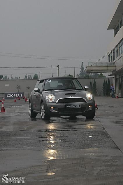 Mini Cooper S赛道绕桩