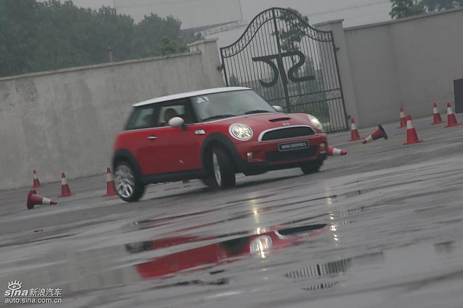 Mini Cooper S赛道绕桩