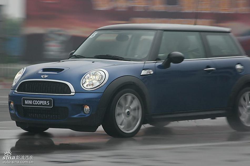 Mini Cooper S赛道绕桩