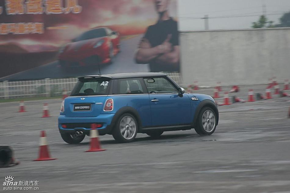 Mini Cooper S赛道绕桩
