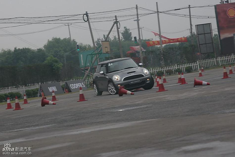 Mini Cooper S赛道绕桩