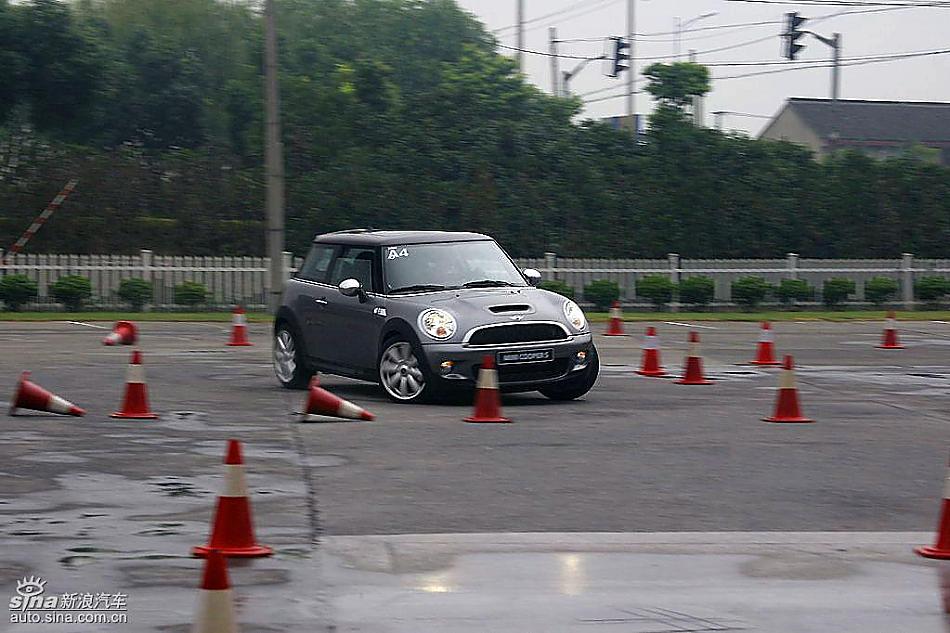 Mini Cooper S赛道绕桩