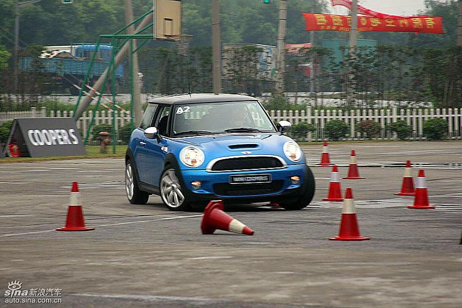 Mini Cooper S赛道绕桩