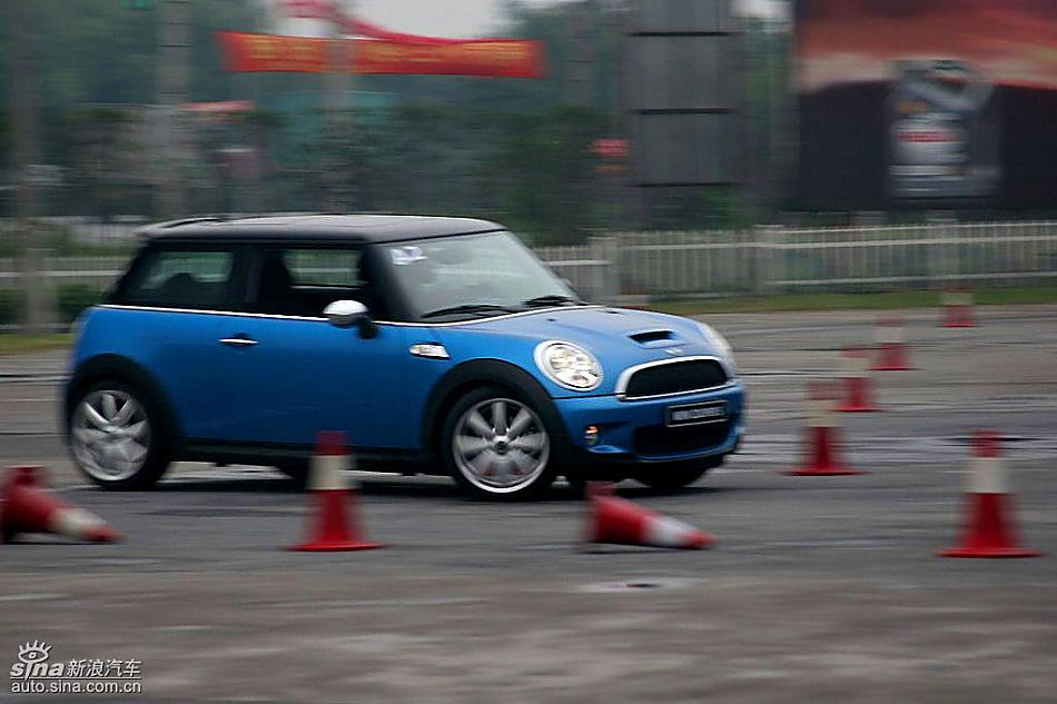 Mini Cooper S赛道绕桩