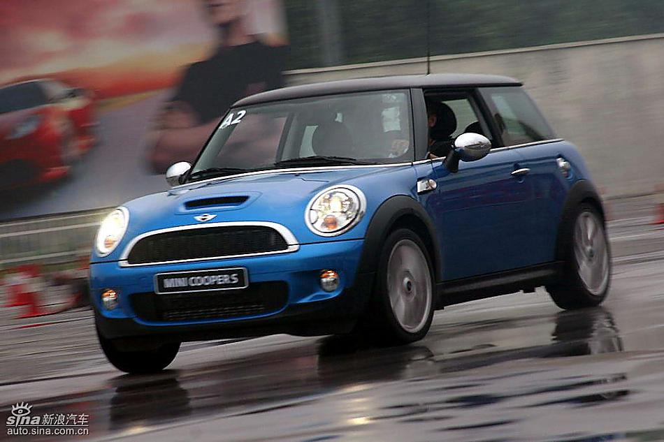 Mini Cooper S赛道绕桩