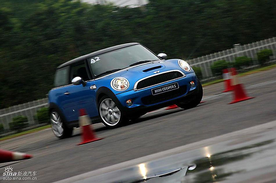 Mini Cooper S赛道绕桩