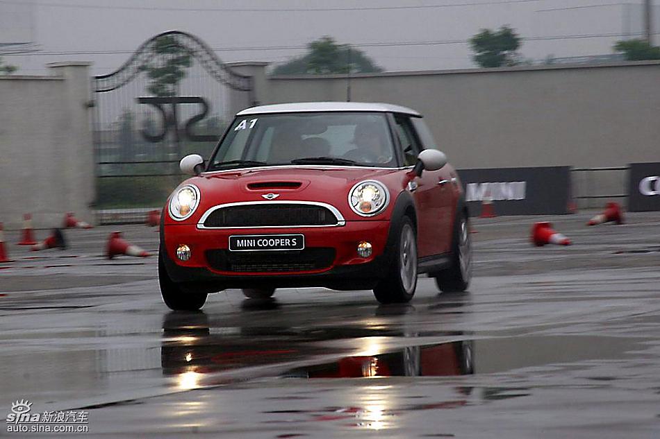 Mini Cooper S赛道绕桩