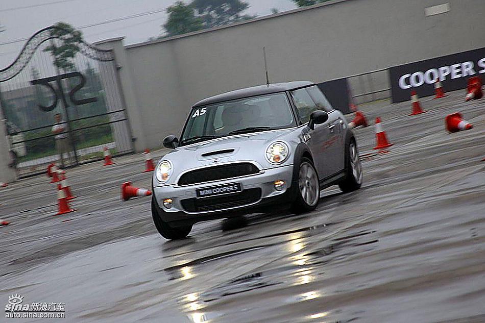 Mini Cooper S赛道绕桩