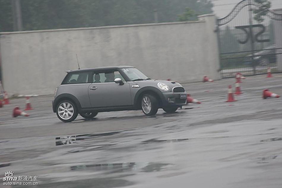 Mini Cooper S赛道绕桩