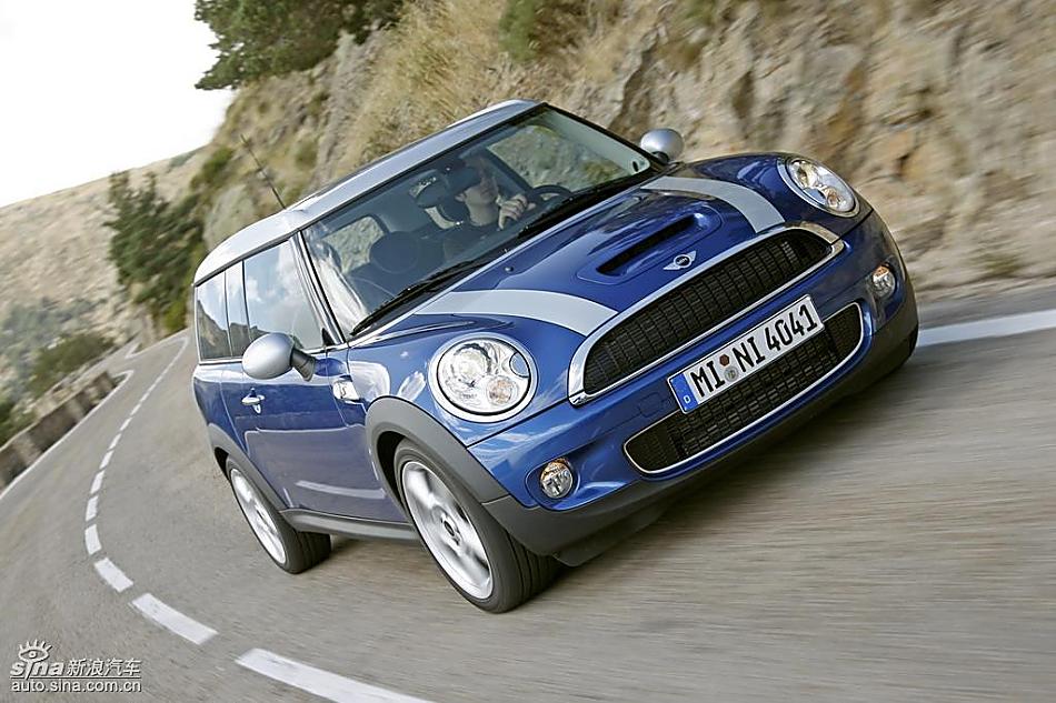 蓝色MINI Clubman