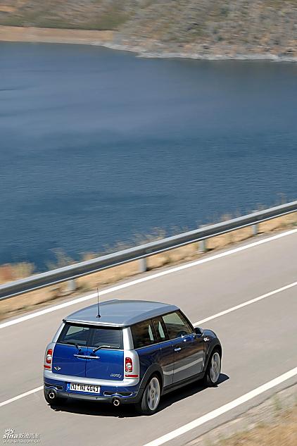 蓝色MINI Clubman