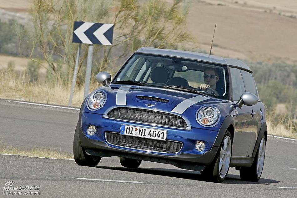 蓝色MINI Clubman