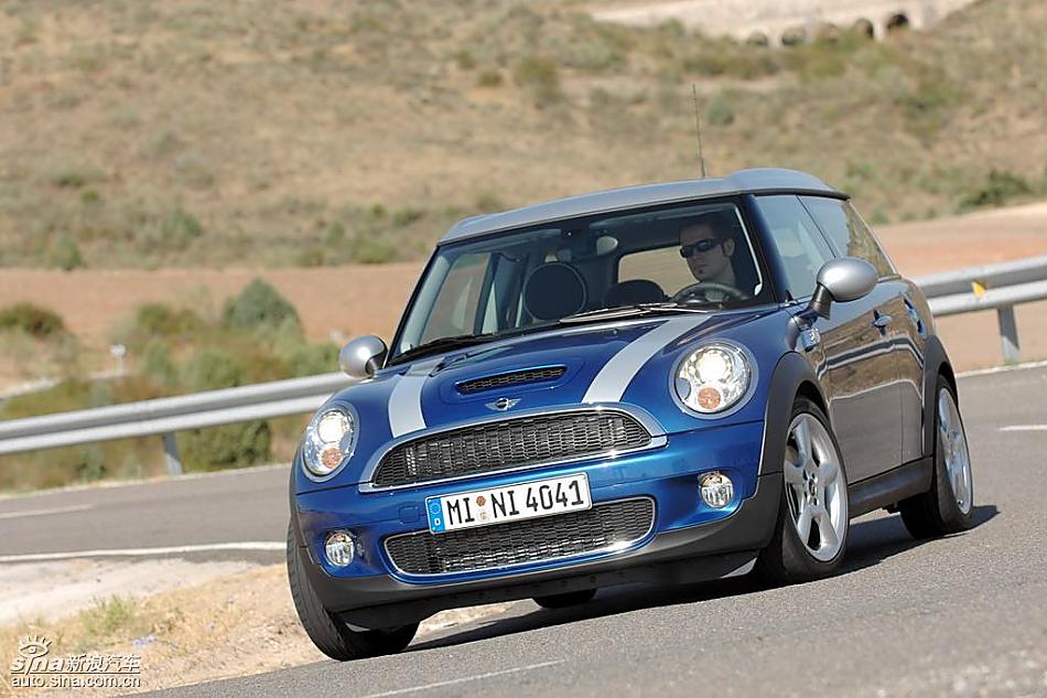 蓝色MINI Clubman