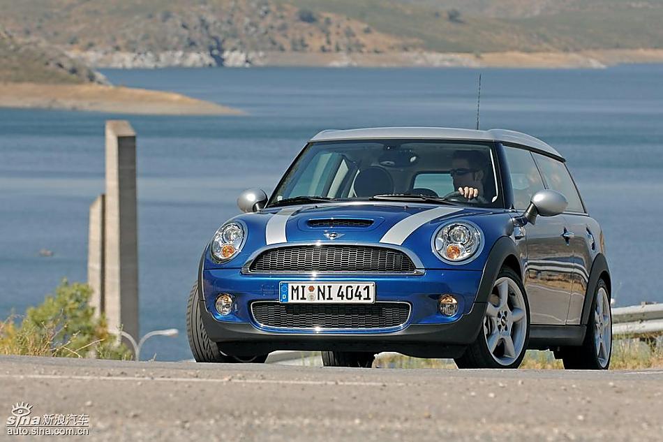 蓝色MINI Clubman