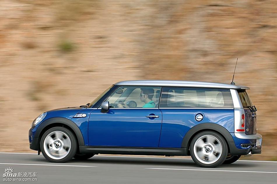 蓝色MINI Clubman
