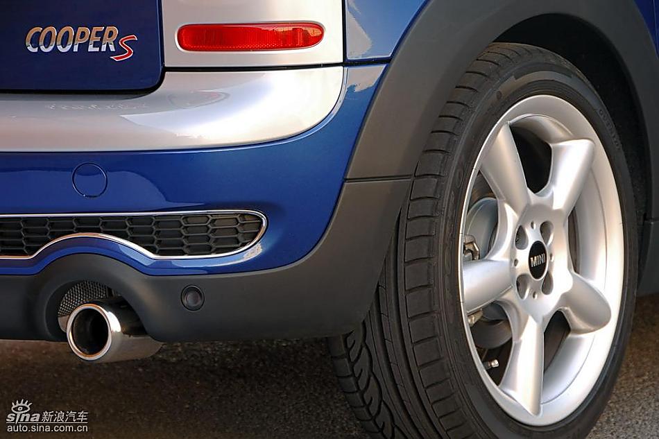 蓝色MINI Clubman