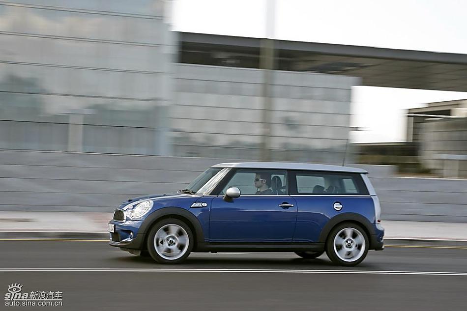 蓝色MINI Clubman