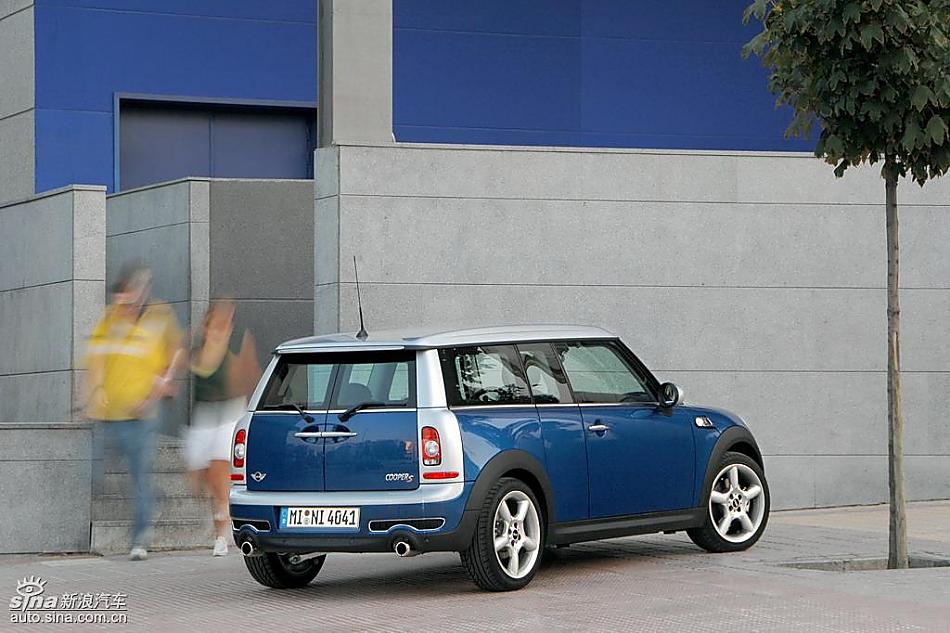 蓝色MINI Clubman