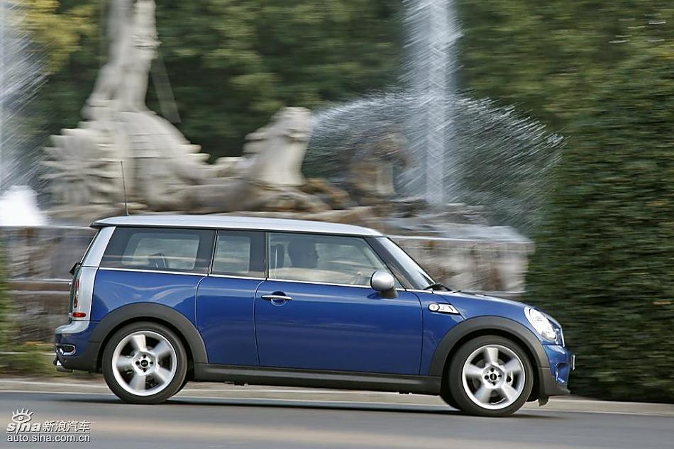 蓝色MINI Clubman