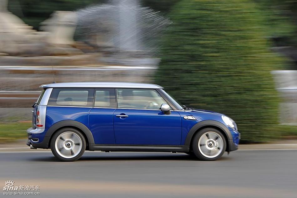 蓝色MINI Clubman