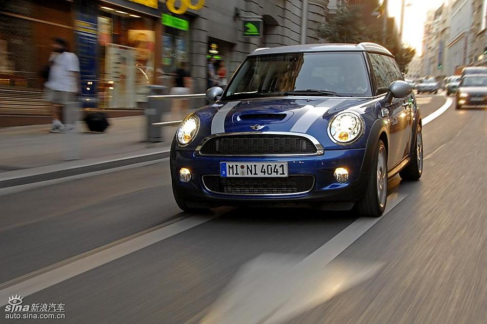 蓝色MINI Clubman