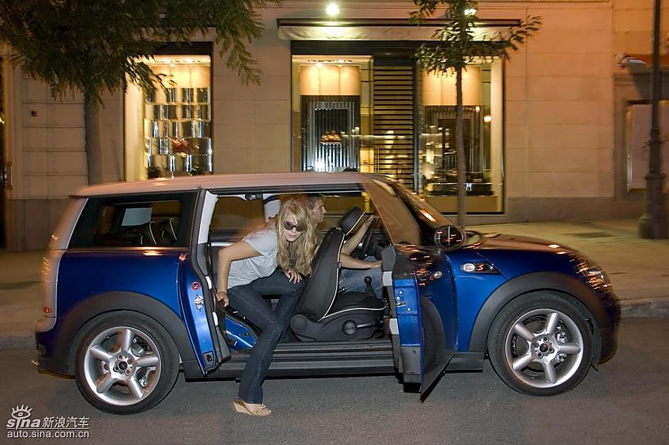 蓝色MINI Clubman