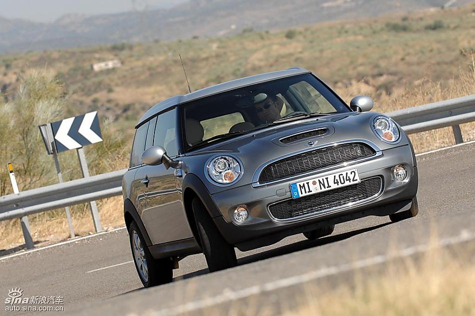 银色MINI Clubman