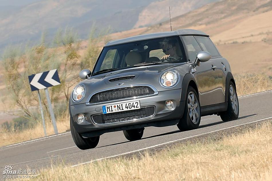 银色MINI Clubman