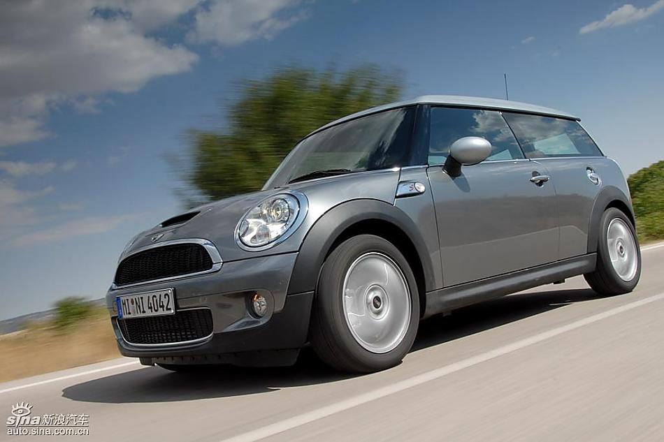 银色MINI Clubman