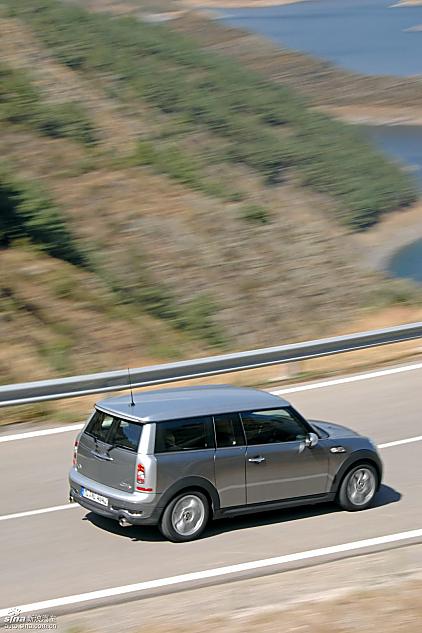 银色MINI Clubman