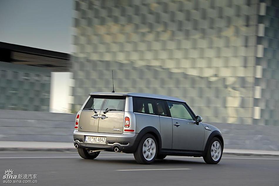 银色MINI Clubman