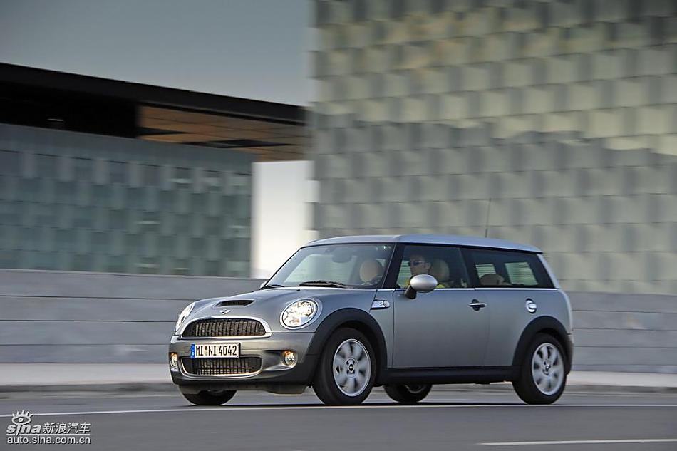 银色MINI Clubman