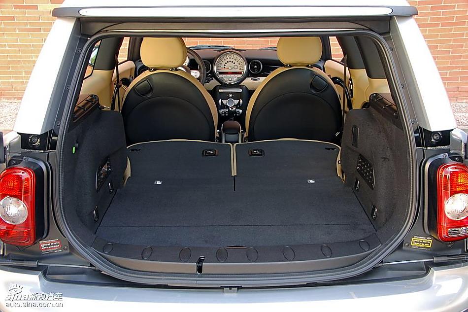 银色MINI Clubman