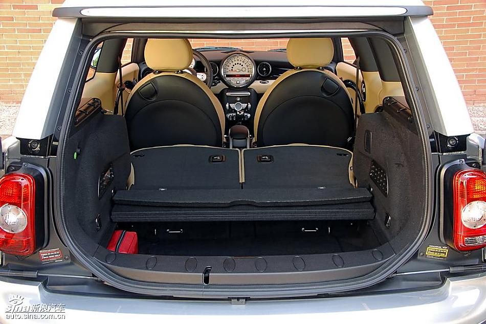 银色MINI Clubman