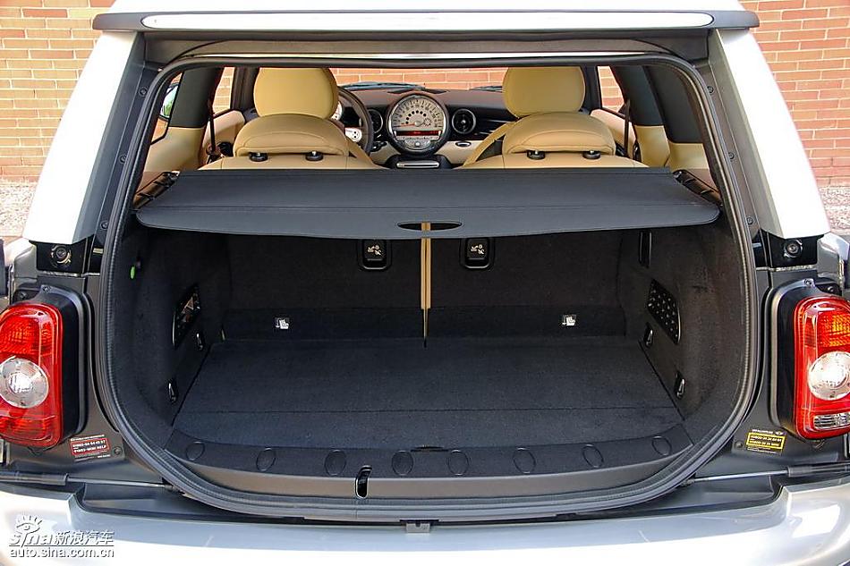 银色MINI Clubman