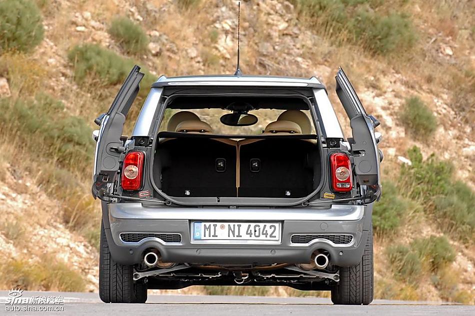 银色MINI Clubman