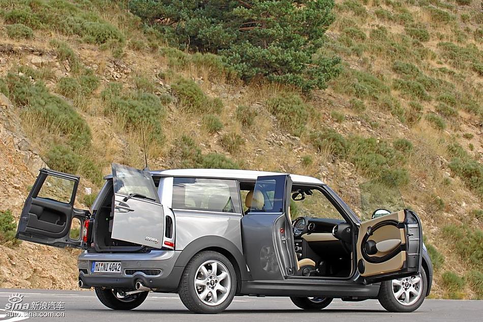 银色MINI Clubman