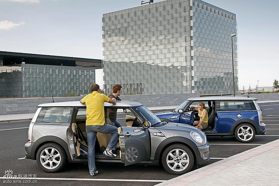 银色MINI Clubman