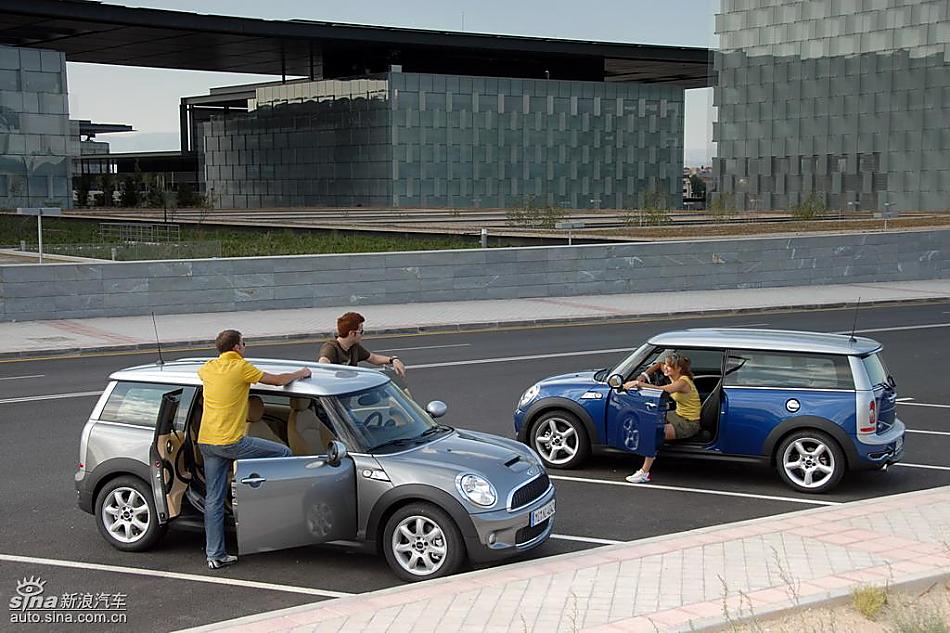 银色MINI Clubman
