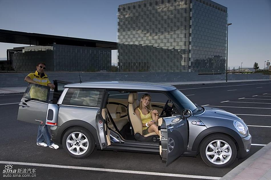 银色MINI Clubman