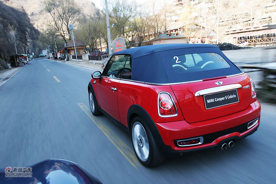 MINI Cooper S Cabrio山路动态