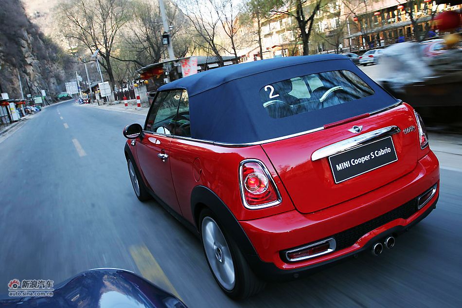 MINI Cooper S Cabrio山路动态