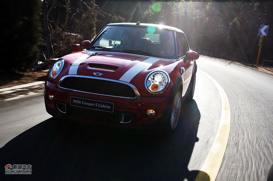MINI Cooper S Cabrio山路动态