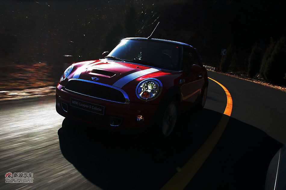 MINI Cooper S Cabrio山路动态