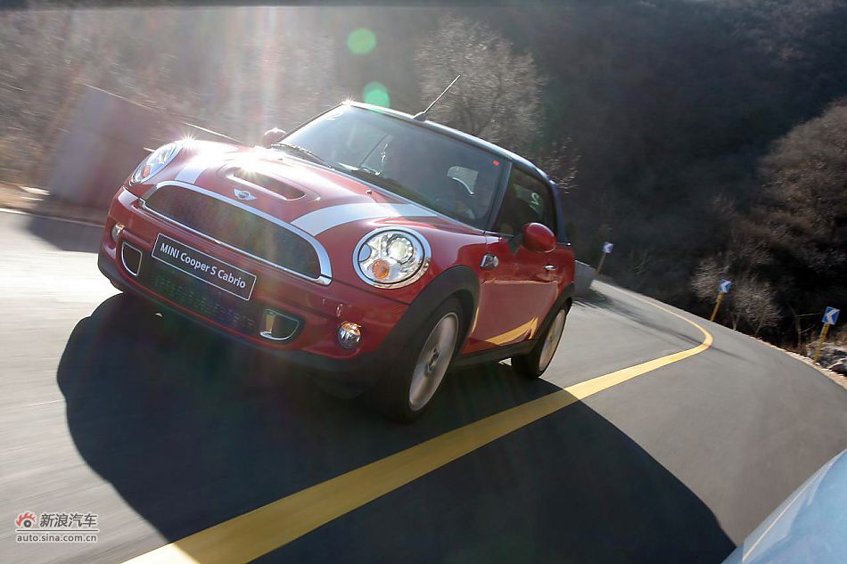 MINI Cooper S Cabrio山路动态